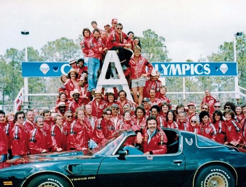 Smokey and the Bandit 2 movie behind the scenes pic with Burt Reynolds entire crew.